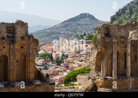 Vue sur la ville de Taormina Sicile Banque D'Images