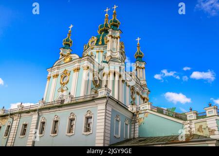 Église orthodoxe de Saint-André à Kiev, le jour ensoleillé - Ukraine Banque D'Images