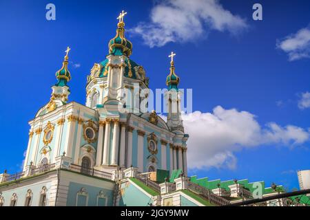 Église orthodoxe de Saint-André à Kiev, le jour ensoleillé - Ukraine Banque D'Images