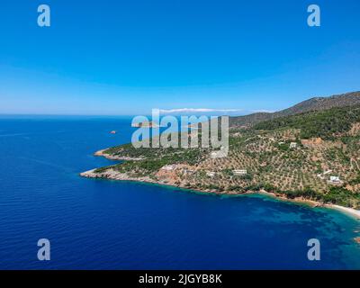Vue aérienne sur Megali Ammos ou grande plage de sable dans l'ouest de l'île d'Alonissos, Grèce, Europe Banque D'Images