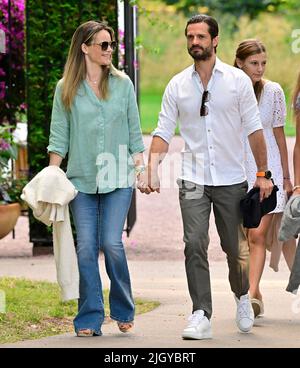 La princesse Sofia, le prince Carl Philip en route pour le concert de Jill Johnson lors des sessions de Solliden le mercredi 13 juillet 2022. Photo: Jonas Ekrädter / TT / code 10030 Banque D'Images