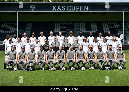 (Haut de la page) 29 Eupen's Isaac Nuhu; 11 Eupen's Konan Ignace n'dri; 14 Eupen's Jerome Deom; 15 Eupen's Gary Magnee; Eupen's Romain Turco; 04 Eupen's James Jeggo; Eupen's Jason Davidson; 12 Eupen's Lorenzo; Eupen's Lorenzo Sierman; Eupen Teupen's Lugan Eupen's Eupen-Lugan; 20 Eupen's Eupen Margari; 13 Eupen's Eupen's Eupen Margari; Eupen's Eupen Argo; 18 Eupen's Amadou Keita; (centre L-R) Rune Paeshuyse d'Eupen; Yentl Van Genechten d'Eupen; Jan Gorenc d'Eupen; 08 Stef Peeters d'Eupen; 99 Goalkeeper d'Eupen Tom Roufosse; Lennart Moser d'Eupen; 33 Eupen's Lupen; 09 Prelupen's Jup's Mulu et Elupen's Eupen; Banque D'Images