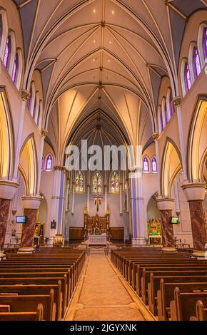 Cathédrale Saint-Rosaire, centre-ville de Vancouver, Canada. Magnifique intérieur dans la cathédrale Saint-Rosaire. Siège et autel dans l'Église catholique-juillet Banque D'Images