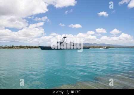 220712-N-LC749-1040 PEARL HARBOR (12 juillet 2022) – frégate de la marine des Philippines BRP Antonio Luna (FF 151) quitte Pearl Harbor pour commencer la phase en mer de RIMPAC 2022, 12 juillet. Vingt-six nations, 38 navires, quatre sous-marins, plus de 170 avions et 25 000 membres du personnel participent au programme RIMPAC de 29 juin au 4 août dans les îles hawaïennes et dans le sud de la Californie. Le plus grand exercice maritime international au monde, RIMPAC offre une occasion unique de formation tout en favorisant et en soutenant des relations de coopération entre les participants essentielles à la sécurité Banque D'Images