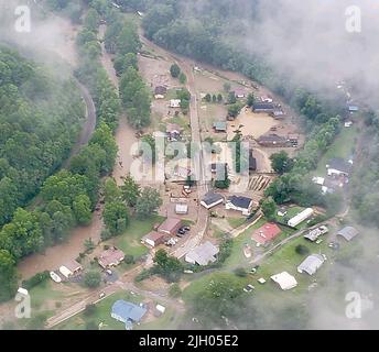 Buchon County, Virginie, États-Unis. 13th juillet 2022. Les fortes pluies ont causé des inondations dévastatrices dans le comté rural de Buchanan. Des dizaines de personnes sont disparues et probablement plus de 100 maisons ont été endommagées, selon les autorités du sud-ouest de la Virginie. Crédit: Virginia Department/ZUMAPRESS.com/Alamy Live News Banque D'Images