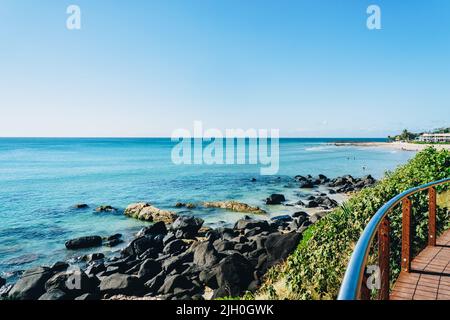 Vue sur les rochers de Snapper depuis Greenmount à Coolangatta sur la Gold Coast Banque D'Images