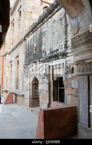 La vue de l'intérieur d'un ancien monument indien qui est connu sous le nom de Bara Gumbad au jardin de lodi à Delhi, Inde Banque D'Images