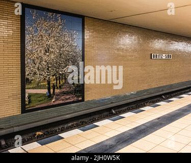 La station de métro Britz-Süd dessert la ligne de métro U7, qui a ouvert 28 septembre 1963 dans le cadre de la première extension sud-est du U7 Banque D'Images