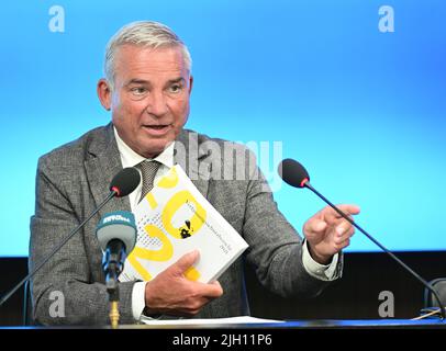 Stuttgart, Allemagne. 14th juillet 2022. Thomas Strobl (CDU), ministre de l'intérieur du Bade-Wurtemberg, présente le rapport de 2021 sur la protection de la constitution au Parlement de l'État. Credit: Bernd Weißbrod/dpa/Alay Live News Banque D'Images