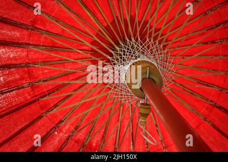 détail de parapluie rouge, fabriqué en bosang thaïlande Banque D'Images