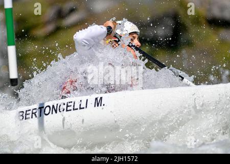 Ivrea, Italie. 9th juillet 2022. Ivrea, Italie 09 juillet 2022.ICF Junior et U23 championnats du monde de slalom de canoë à Ivrea, avec 45 nations des cinq continents représentés.Une longue liste de champions du monde en tête de liste pour cette semaine.Canoe féminin sous 23.Bertoncelli Marta ITA (Credit image: © Tonello Abozzi/Pacific Press via ZUMA Press Wire) Banque D'Images