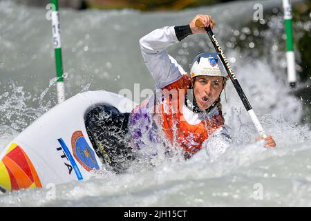 Ivrea, Italie. 9th juillet 2022. Ivrea, Italie 09 juillet 2022.ICF Junior et U23 championnats du monde de slalom de canoë à Ivrea, avec 45 nations des cinq continents représentés.Une longue liste de champions du monde en tête de liste pour cette semaine.Canoe féminin sous 23.Bertoncelli Marta ITA (Credit image: © Tonello Abozzi/Pacific Press via ZUMA Press Wire) Banque D'Images