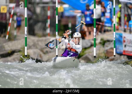 Ivrea, Italie. 9th juillet 2022. Ivrea, Italie 09 juillet 2022.ICF Junior et U23 championnats du monde de slalom de canoë à Ivrea, avec 45 nations des cinq continents représentés.Une longue liste de champions du monde en tête de liste pour cette semaine.Canoe féminin sous 23.Bertoncelli Marta ITA (Credit image: © Tonello Abozzi/Pacific Press via ZUMA Press Wire) Banque D'Images