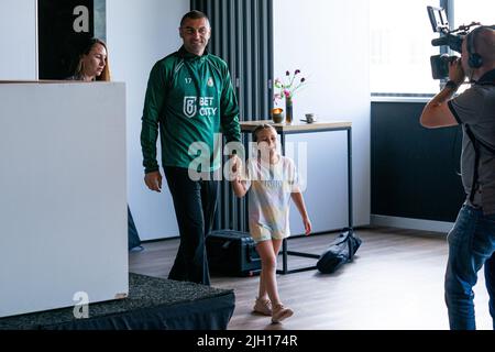 SITTARD, PAYS-BAS - JUILLET 14 : Burak Yilmaz de Fortuna Sittard lors de la présentation de Burak Yilmaz à Fortuna Sittard Stadion sur 14 juillet 2022 à Sittard, pays-Bas (photo de Jeroen Meuwsen/Orange Pictures) Banque D'Images