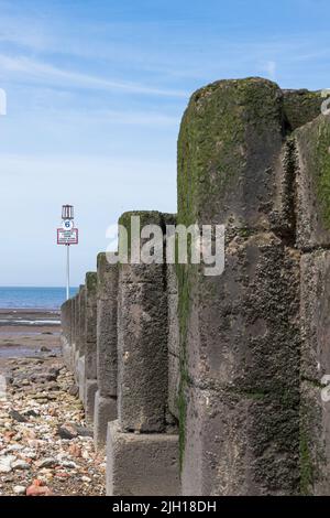 Gryone de béton no 6 vu sur le marqueur de plage de Hunstanton montrant la zone de lancement de l'aéroglisseur, prise le 11th juillet 2022. Banque D'Images