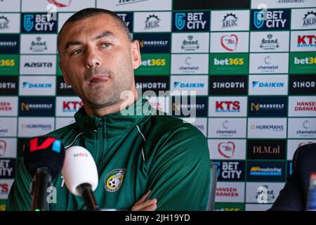 SITTARD, PAYS-BAS - JUILLET 14 : Burak Yilmaz de Fortuna Sittard lors de la présentation de Burak Yilmaz à Fortuna Sittard Stadion sur 14 juillet 2022 à Sittard, pays-Bas (photo de Jeroen Meuwsen/Orange Pictures) Banque D'Images