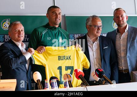 SITTARD, PAYS-BAS - JUILLET 14 : Burak Yilmaz de Fortuna Sittard lors de la présentation de Burak Yilmaz à Fortuna Sittard Stadion sur 14 juillet 2022 à Sittard, pays-Bas (photo de Jeroen Meuwsen/Orange Pictures) Banque D'Images