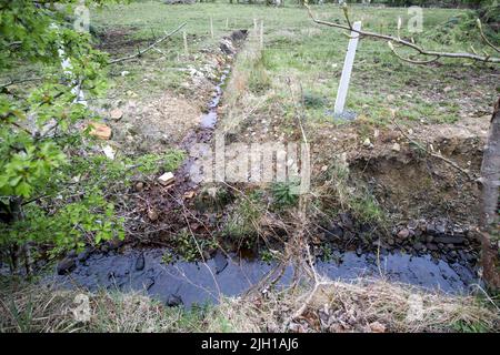 Des fossés de drainage creusés dans des boghei humides dans le comté de Castlebar, en république d'irlande Banque D'Images