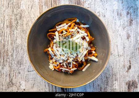 Traditionnel sicilien 'Pasta alla Norma' Banque D'Images