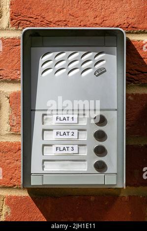 Entrée interphone dans un immeuble résidentiel à la porte d'une maison, photo de stock image Banque D'Images