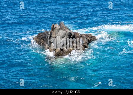 Vue sur les rochers côtiers de Porto Moniz, île de Madère, Portugal Banque D'Images