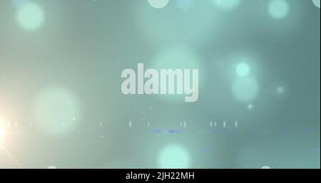 Image des taches lumineuses et de la neige tombant sur fond vert Banque D'Images