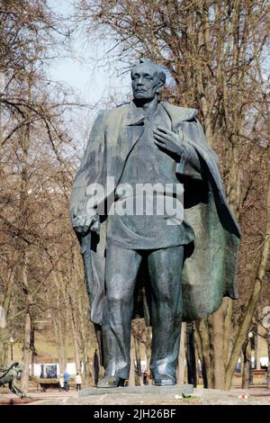 Minsk, Bélarus - 25 mars 2022: Monument à Yanka Kupala sur la place du même nom à Minsk. Auteurs : sculpteurs : L. Gumilevsky, A. Anikeychik, A. Banque D'Images