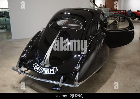 New York, États-Unis. 14th juillet 2022. Un coupé Talbot-Lago T150-C SS Teardrop 1938 de Figoni et Falaschi, estimé à 3 millions de litres/11, est présenté à l'avant-première des ventes aux enchères de Monterey de RM Sotheby sur 14 juillet 2022 à New York. (Photo par Efren Landaos/Sipa USA) crédit: SIPA USA/Alay Live News Banque D'Images