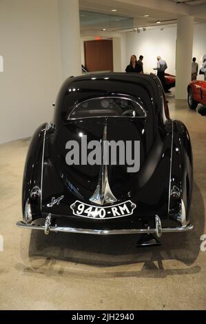 New York, États-Unis. 14th juillet 2022. Un coupé Talbot-Lago T150-C SS Teardrop 1938 de Figoni et Falaschi, estimé à 3 millions de litres/11, est présenté à l'avant-première des ventes aux enchères de Monterey de RM Sotheby sur 14 juillet 2022 à New York. (Photo par Efren Landaos/Sipa USA) crédit: SIPA USA/Alay Live News Banque D'Images