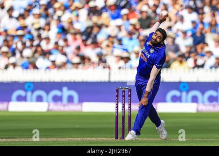 Jasib Bumrah, de l'Inde, livre la balle en , le 7/14/2022. (Photo de Mark Cosgrove/News Images/Sipa USA) Banque D'Images