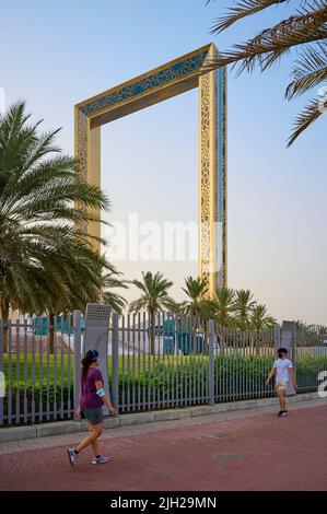 DUBAÏ, Émirats arabes Unis, 13th juillet 2022. Le Dubai Frame a été désigné comme le plus grand bâtiment en forme de cadre photo par les Guinness World Records Banque D'Images