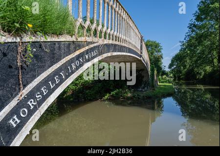 Canal Bridge traversant le canal de Brinklow Warwickshire Angleterre Royaume-Uni Banque D'Images