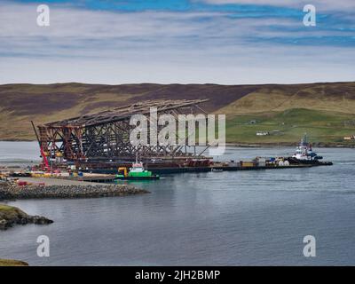 La veste Ninian North de 8100 tonnes, située sur le site de déclassement intensif de Dales Voe, Lerwick, Shetland, Royaume-Uni Banque D'Images