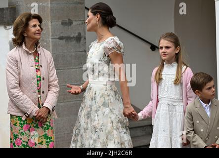 Queen Silvia, Crown Princess Victoria, Princess Estelle, à la célébration de l'anniversaire 45th de la Crown Princess Victoria au Palais Solliden, Borgholm, 14 juillet 2022.Foto: Jonas Ekström / TT / Kod 10030 Banque D'Images