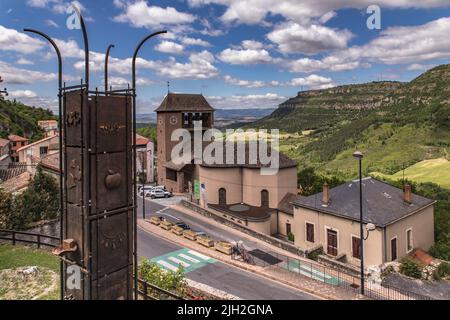 Vue pittoresque du village et des causses Banque D'Images