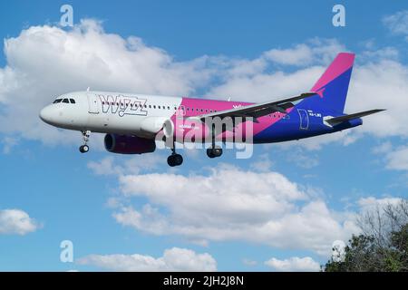 Aéroport de Fiumicino, Italie. 14th juillet 2022. Airbus A320 Wizair .Aircraft à l'aéroport de Fiumicino. Fiumicino (Italie), 14th juillet 2022. Credit: massimo insabato / Alay Live News Banque D'Images