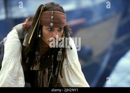 JOHNNY DEPP, PIRATES DES CARAÏBES : LA MALÉDICTION DU BLACK PEARL, 2003 Banque D'Images