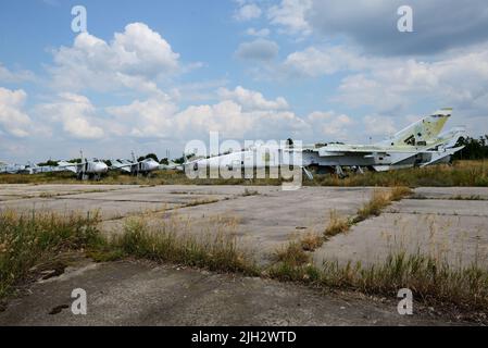 BILA TSERKVA, UKRAINE - AOÛT 25 : le point de vue sur les avions ukrainiens Sukhoi su-24 d'attaque supersonique tous temps sur 25 août 2021 à Bila Banque D'Images