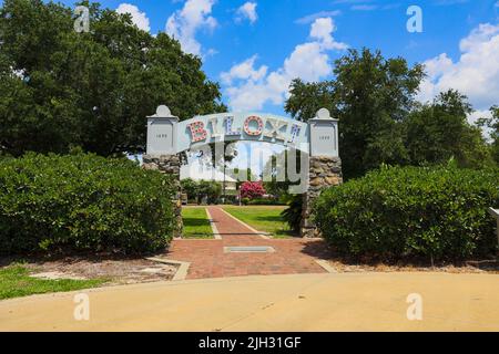 Biloxi, MS - 18 juin 2022 : panneau Biloxi à l'entrée de la zone verte de la ville. Banque D'Images