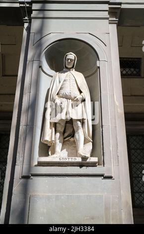 Statue de Giotto devant la Galerie des Offices à Florence Italie Banque D'Images