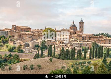 Vue sur la ville d'Urbino, région des Marches, Italie Banque D'Images