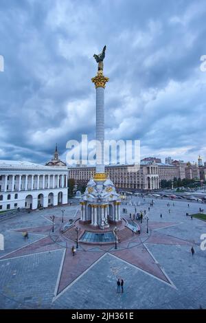 KIEV, UKRAINE, 06 septembre 2017 : place de l'indépendance Maidan Nezalezhnosti à Kiev et mémorial national des héros de la centaine céleste et du revolu Banque D'Images