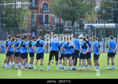 Bruxelles, Belgique. 14th juillet 2022. Les joueurs de Dynamo Kyiv photographiés lors d'une séance d'entraînement du club de football ukrainien FC Dynamo Kyiv, jeudi 14 juillet 2022 au petit Heyzel/ Kleine Heizel, à Bruxelles. La ville de Bruxelles met le stade Kleine Heysel à la disposition de l'équipe de football pour qu'elle puisse s'entraîner avant de jouer son match amical contre Anvers le vendredi 15 juillet. Ils sont à Bruxelles dans le cadre de leur tournée internationale 'Stop the War - prier pour la paix'. Credit: Belga News Agency/Alay Live News Banque D'Images