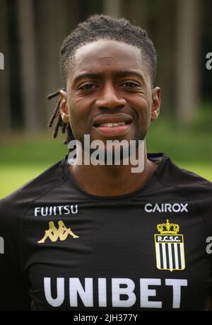 Belgique. 14th juillet 2022. Joris Kayembe, de Charleroi, pose pour le photographe au photoshoot 2022-2023 du club belge Jupiler Pro League Sporting Charleroi, jeudi 14 juillet 2022 à Garderen, pays-Bas. BELGA PHOTO VIRGINIE LEFOUR crédit: Belga News Agency/Alay Live News Banque D'Images