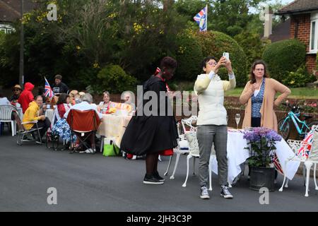 Street Party Queen Elizabeth II Platinum Jubilee Surrey Angleterre Banque D'Images