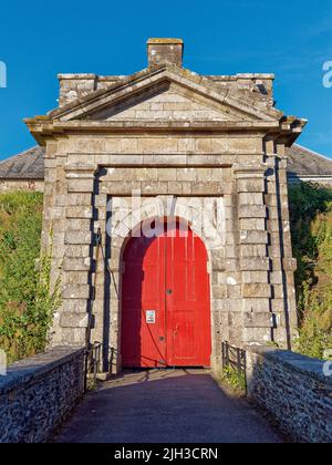 Portes rouges de, Château de Pendennis, Falmouth, Cornouailles, Angleterre, ROYAUME-UNI, GB. Banque D'Images