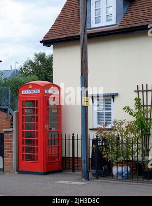 Boîtes téléphoniques GPO britanniques emblématiques rouges Banque D'Images