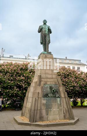 Reykjavik, Islande - 4 juillet 2022 vue de la grande statue de Jón Sigurðsson, qui a dirigé la campagne pour l'indépendance islandaise. Situé dans le centre d'Austu Banque D'Images