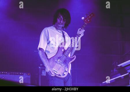 14/07/2022 - le groupe de rock anglais THE SMILE (Thom Yorke, Jonny Greenwood, Tom Skinner) se produit en direct à fabrique Milano, en Italie Banque D'Images