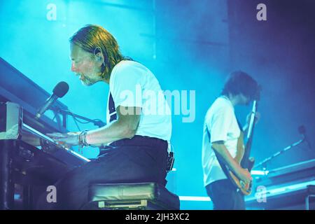 14/07/2022 - le groupe de rock anglais THE SMILE (Thom Yorke, Jonny Greenwood, Tom Skinner) se produit en direct à fabrique Milano, en Italie Banque D'Images